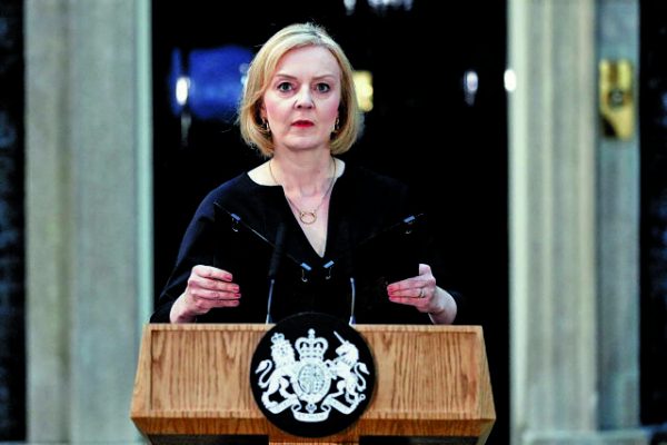 Βρετανία: Η… Λιζ χτυπάει πάντα δυό φορές