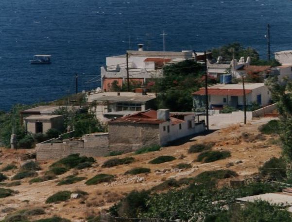 Engineers: Tear down unapproved buildings on Greek beaches