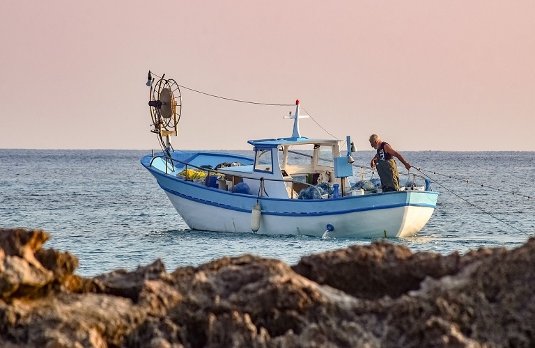 Strengthening Greek fishing to address the energy crisis