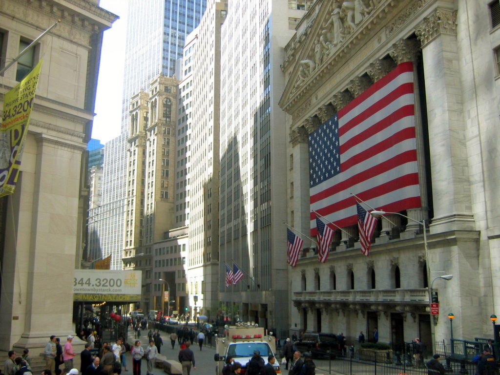 Wall Street: Δέχτηκε τεχνολογικές πιέσεις