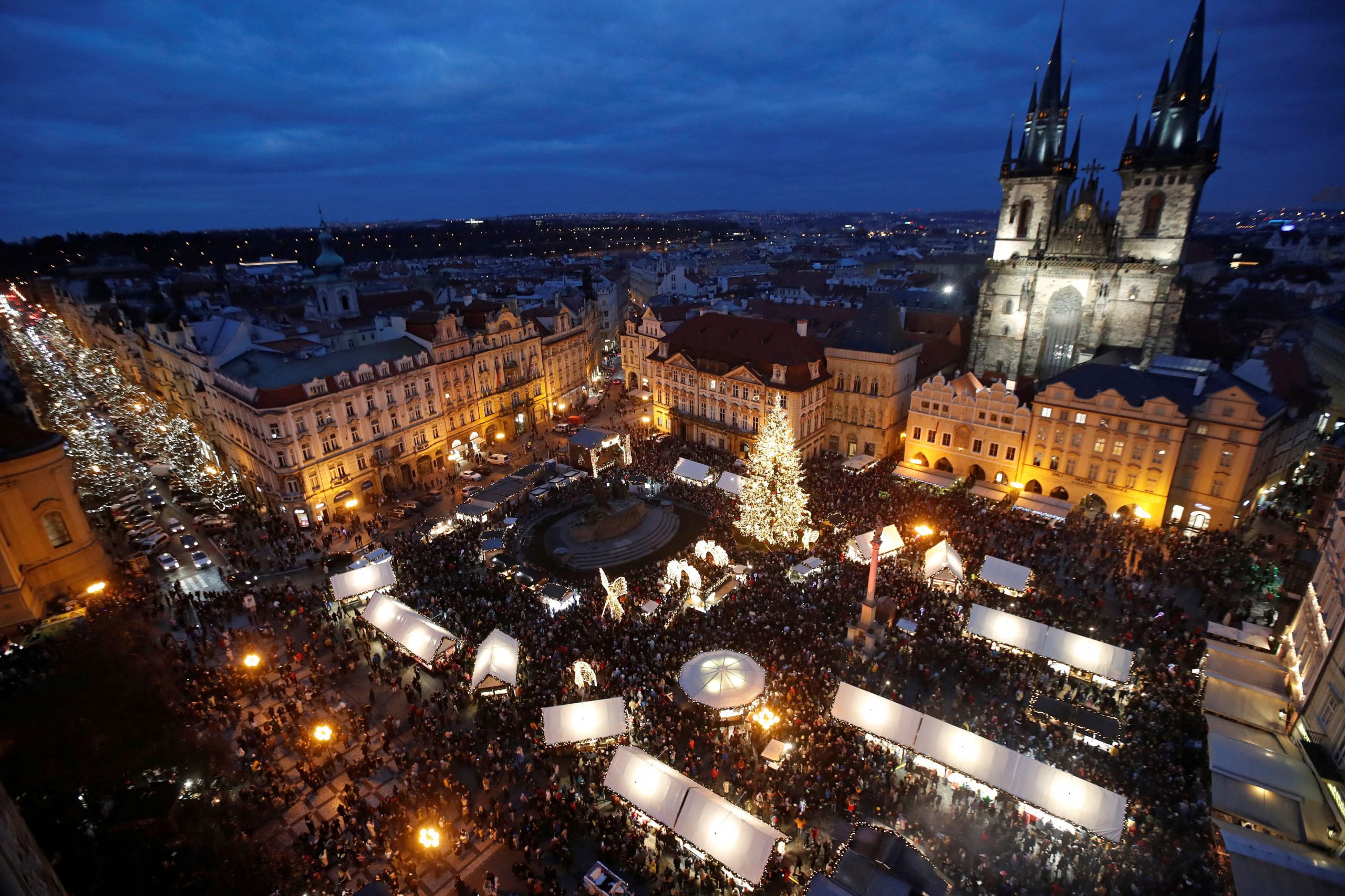 Τσεχία: Η χριστουγεννιάτικη αγορά της Πράγας επιστρέφει αλλά με λιγότερα… φώτα