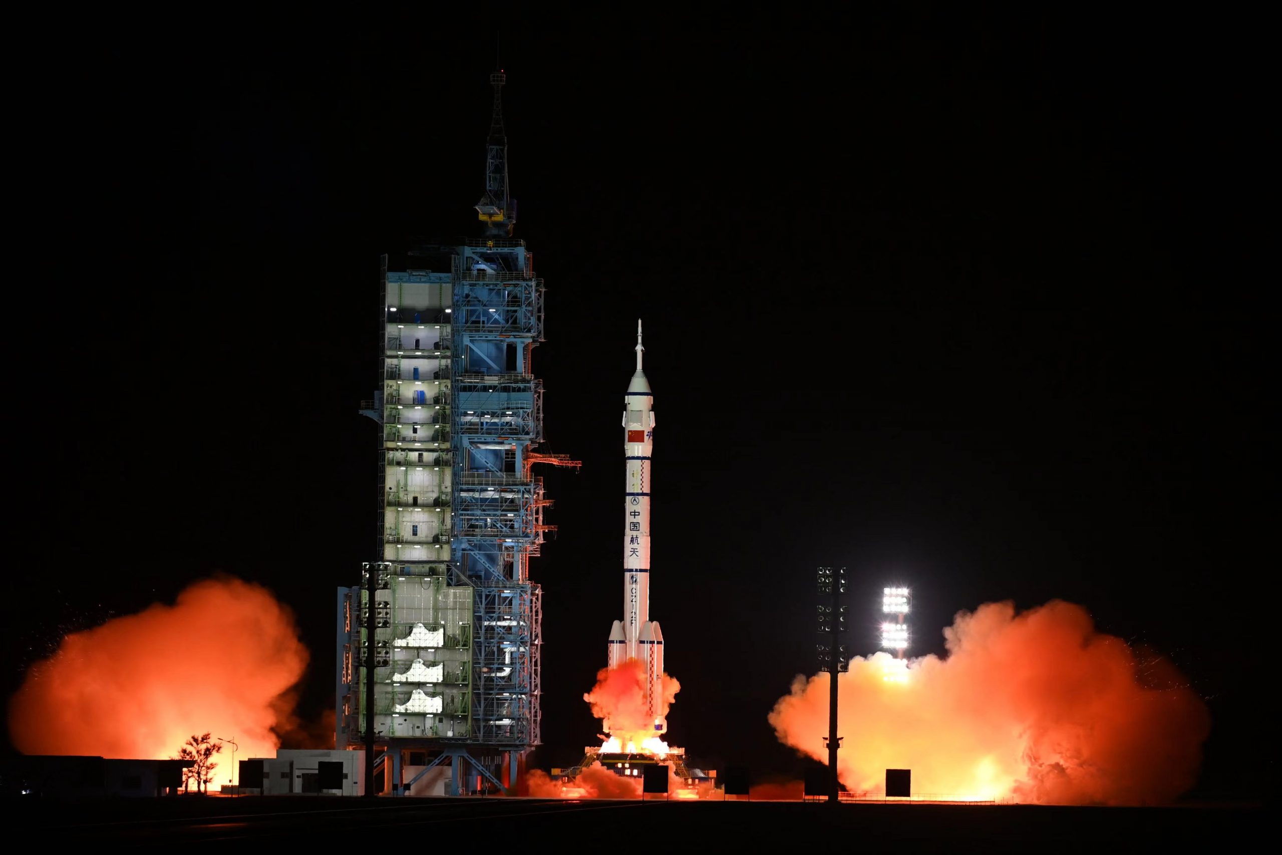 Κίνα: Εκτοξεύτηκε το Shenzhou-15 με 3 αστροναύτες – Προορισμός ο κινεζικός διαστημικός σταθμός