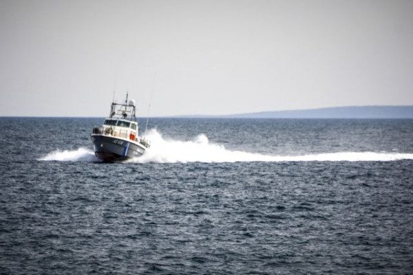 Greek Coast Guard alert for shipwreck with migrants off Evia