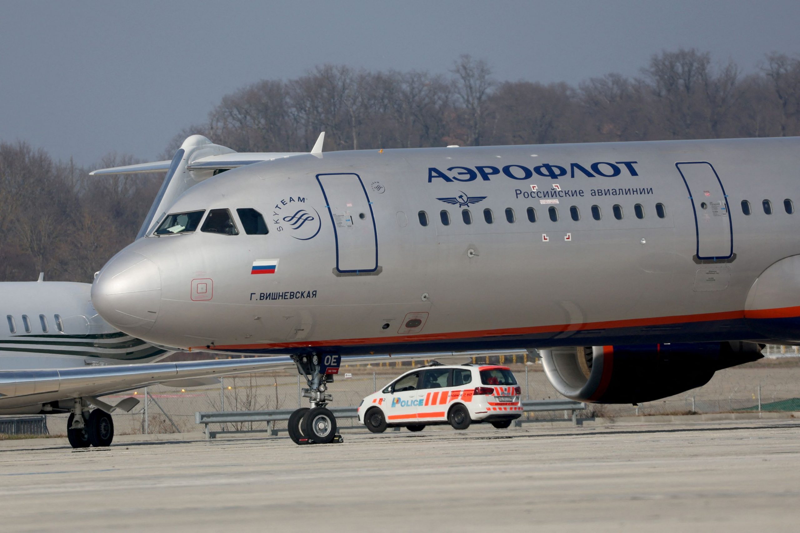 Ρωσία: «Προσγείωση» 25% της επιβατικής κίνησης στα αεροδρόμια τον Οκτώβριο