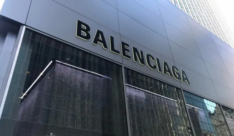 Balenciaga: Έξαλλοι οι χρήστες του διαδικτύου με τον οίκο μόδας