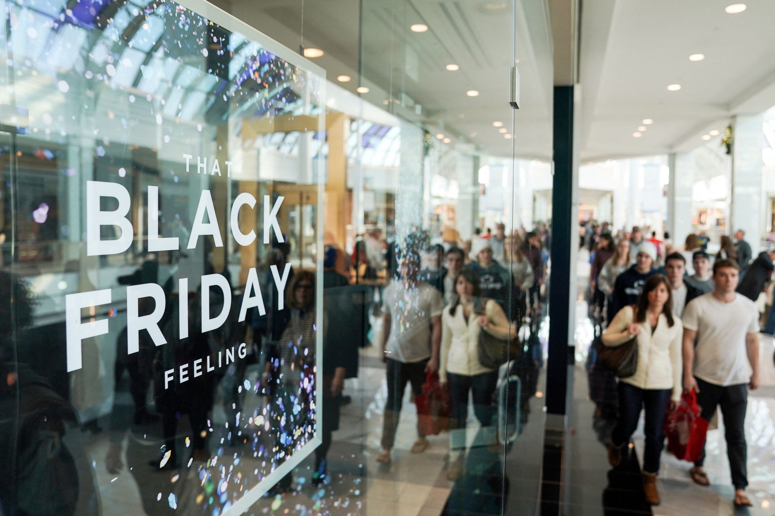 Black Friday: Θέσεις «μάχης» λαμβάνουν μικροί και μεγάλοι