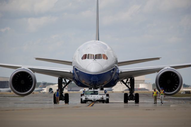 Boeing: «Ξεβάφουν» τα 787 – Συνίσταται προσωρινή επιδόρθωση με «γρήγορη ταινία»