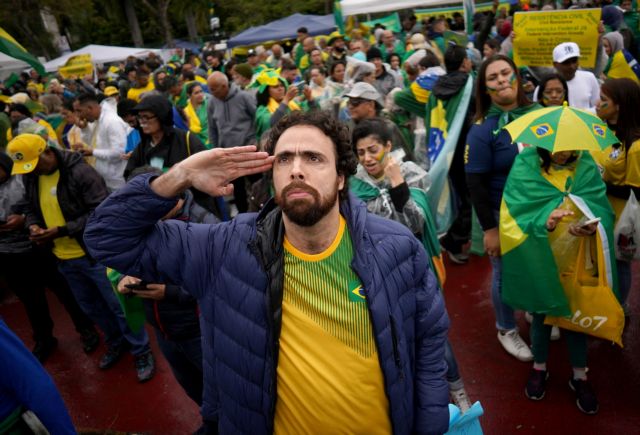 Βραζιλία: Σε στρατιωτικό πραξικόπημα καλούν υποστηρικτές του Μπολσονάρου