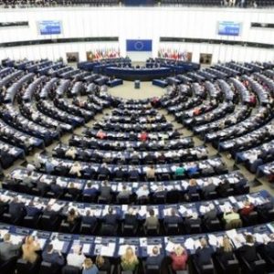 ΕΕ: Ευρωβουλευτές ζητούν το Ευρωκοινοβούλιο να καταργήσει το μηνιαίο ταξίδι στο Στρασβούργο