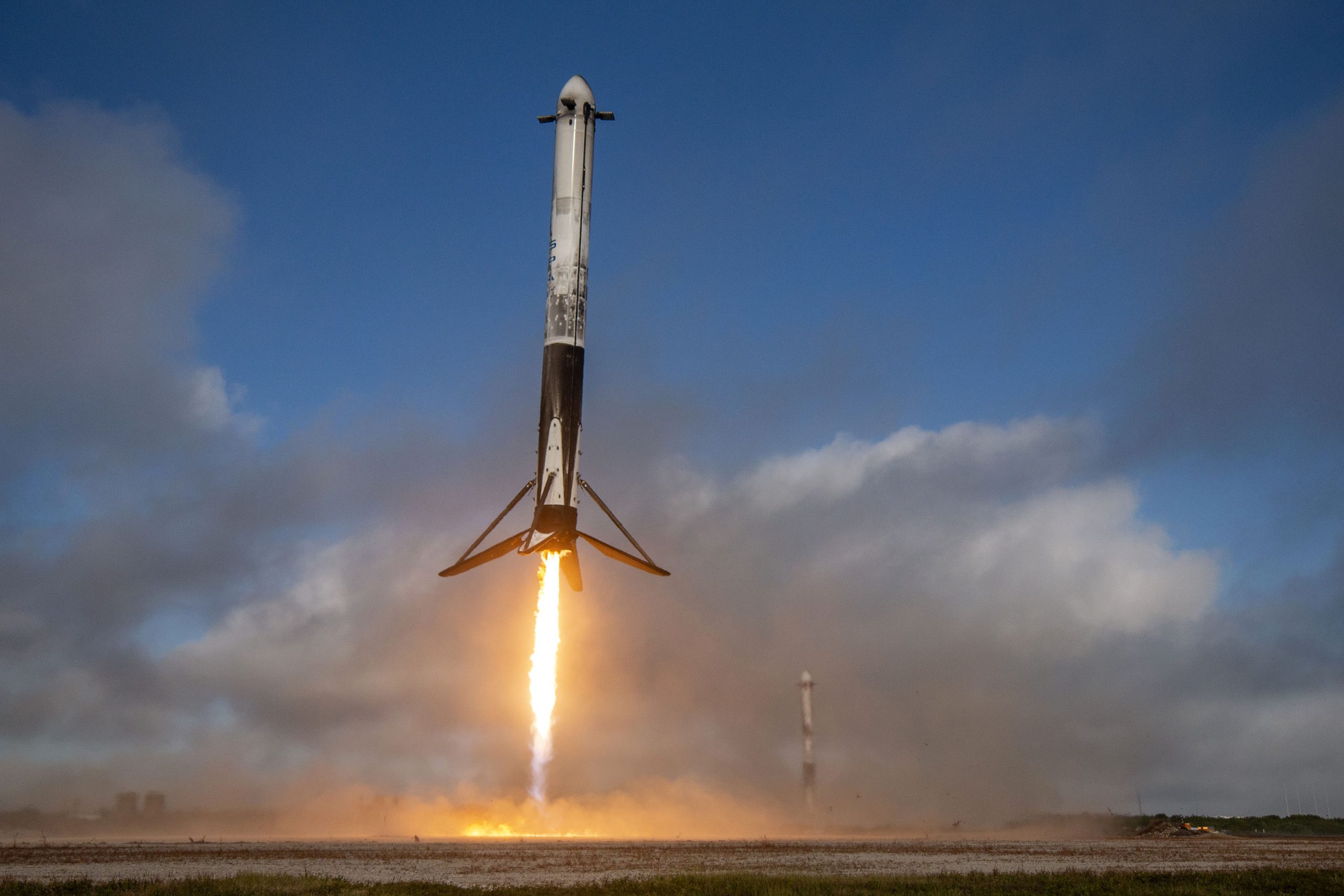 Falcon Heavy: Η SpaceX εκτόξευσε με επιτυχία τον πιο ισχυρό πύραυλο στον κόσμο