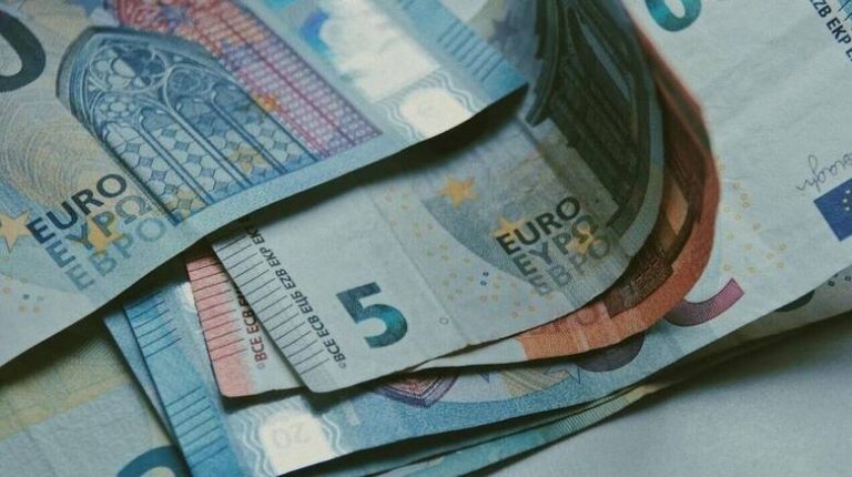 Τα κρυφά χαρτιά της κυβέρνησης για παροχές από Ιανουάριο