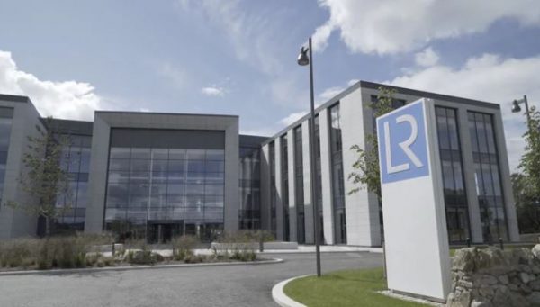 Τραμπ: Πάει σε πόλεμο με τους Lloyd’s of London