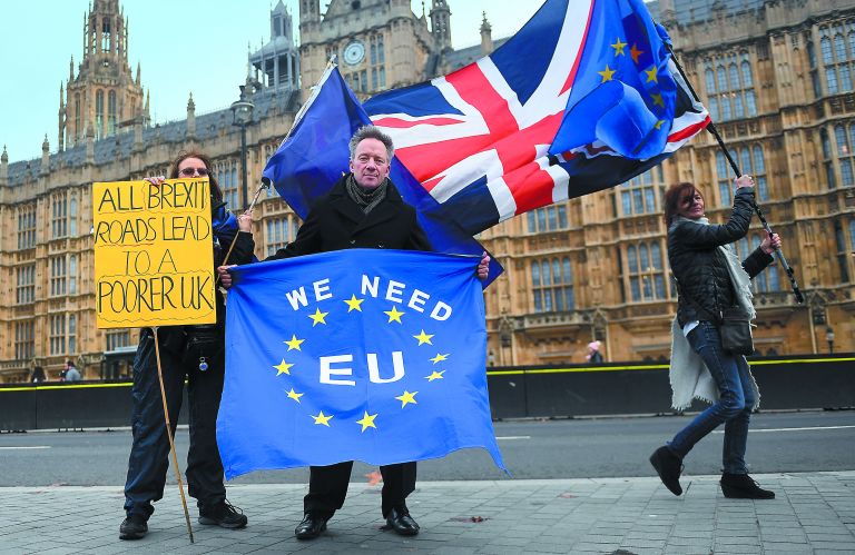 Βρετανία: Η πλειοψηφία επιθυμεί την επανένταξη στην ΕΕ