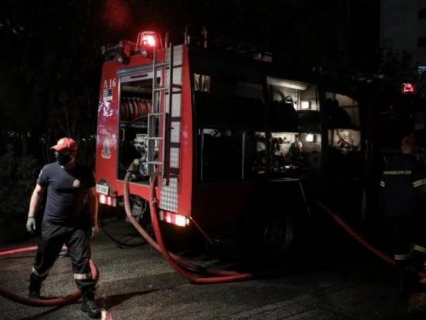 Κολωνός: Φωτιά σε διαμέρισμα – Παιδί ανασύρθηκε χωρίς τις αισθήσεις του