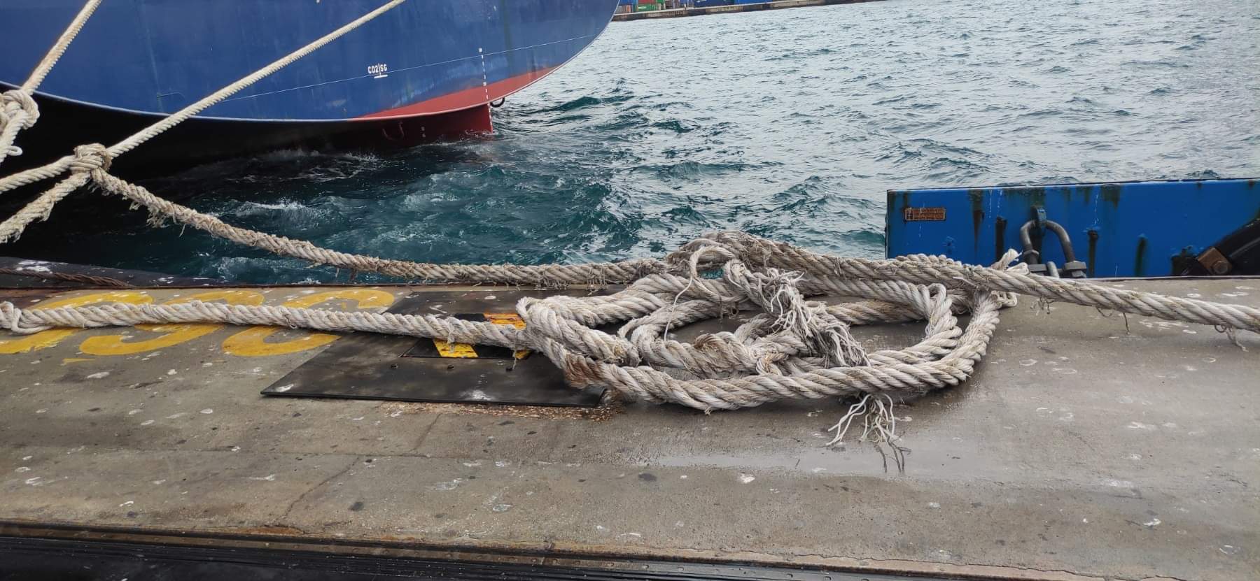 ΕΝΕΔΕΠ: Παρά την κακοκαιρία, δεν σταμάτησαν οι εργασίες στο λιμάνι του Πειραιά