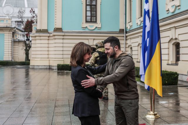 Ζελένσκι: Το «ευχαριστώ» σε Σακελλαροπούλου για τα BMP – Κοινές δηλώσεις από το Κίεβο