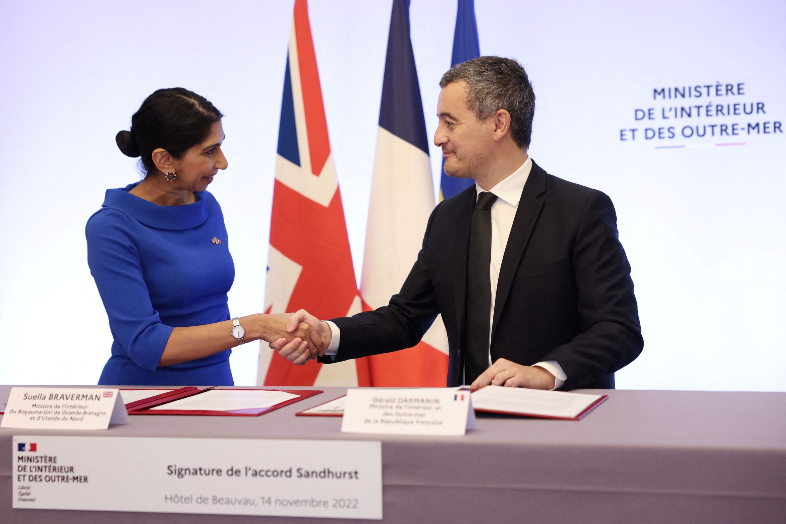 Βρετανία – Γαλλία: Υπέγραψαν συμφωνία για την αντιμετώπιση της παράτυπης μετανάστευσης
