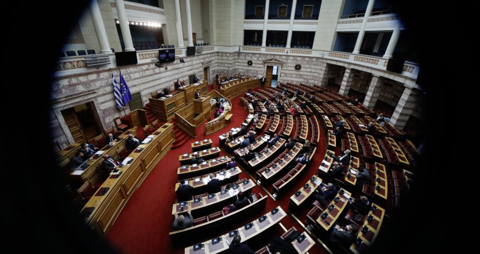 Βουλή: «Ναι» στο νομοσχέδιο φορολογικών και τελωνειακών ρυθμίσεων