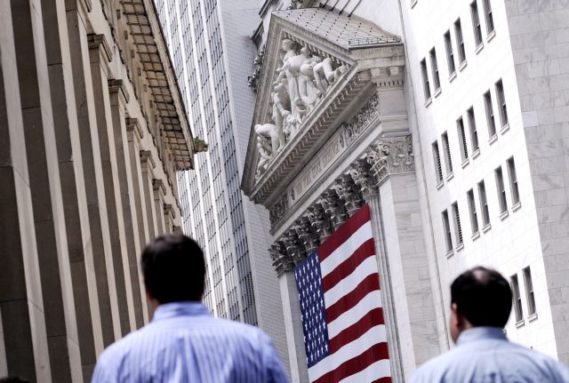 Wall Street: Αντίρροπες δυνάμεις και οριακά κέρδη