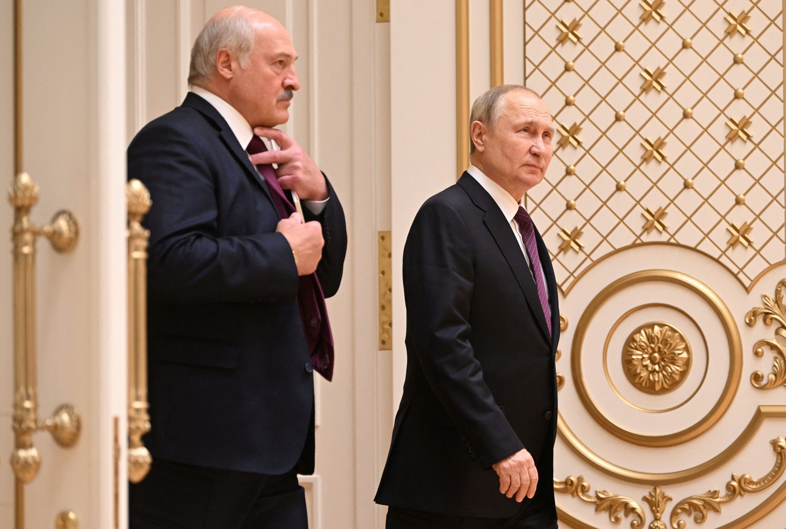 Ρωσία: Τι κρύβει η σπάνια επίσκεψη του Πούτιν στο Μινσκ – Θα σύρει τη Λευκορωσία στον πόλεμο;