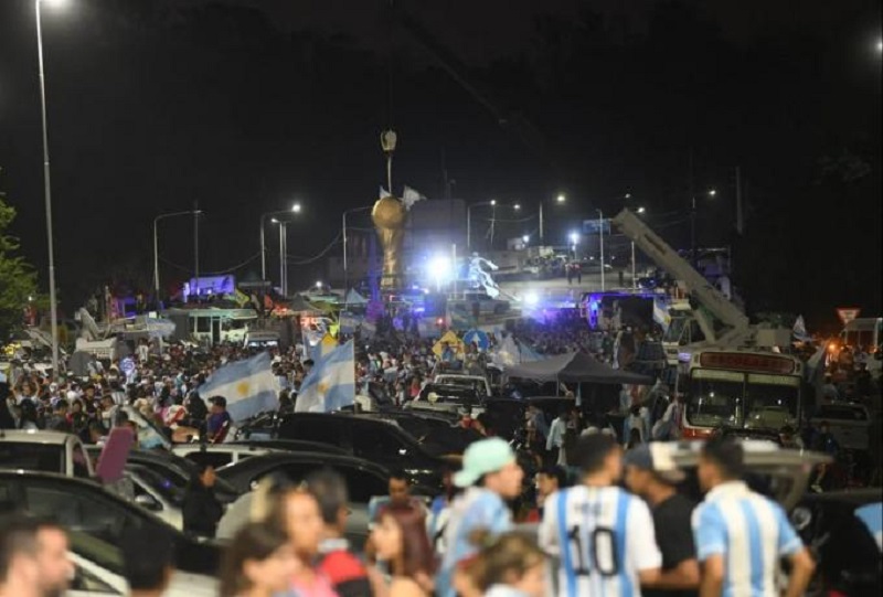 Αργεντινή: Πάνω από 200.000 οπαδοί στους δρόμους – Live η υποδοχή των παγκόσμιων πρωταθλητών