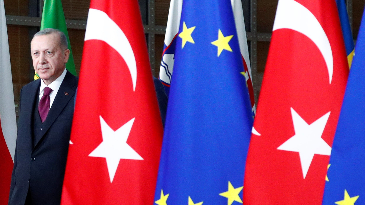 Ρομπέρτα Μετσόλα: Η ΕΕ ανησυχεί για την επιδείνωση της δημοκρατίας στην Τουρκία