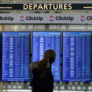 Αεροπορικές: Η Βρετανία σχεδιάζει να επιτρέψει τη συγχώνευση πτήσεων
