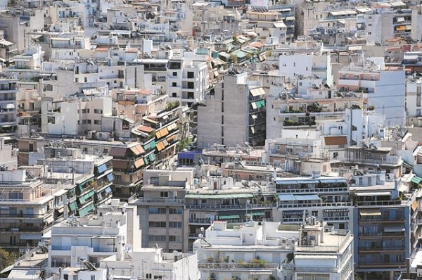 ΠΟΜΙΔΑ για μεταβιβάσεις ακινήτων: Λύση στα προβλήματα των εγκλωβισμένων και με τον «ξενοδόχο»