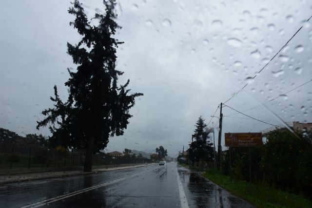 Storms with gusty winds and snow in the mountains of Greece