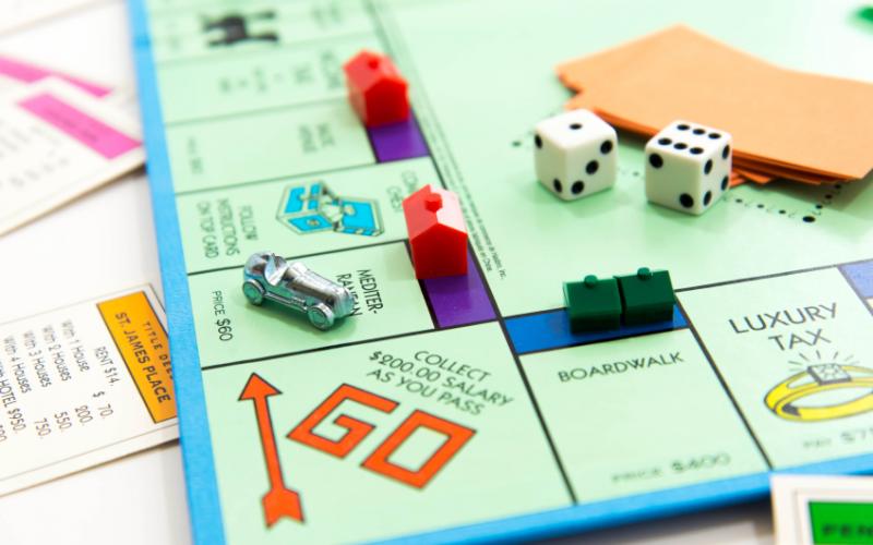 Monopoly: Παίζοντας το επιτραπέζιο στην πραγματική οικονομία