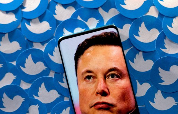 Ίλον Μασκ: Ανήγγειλε ότι παραιτείται από CEO στο Twitter μόλις βρει κάποιον «αρκετά παλαβό» να τον αντικαταστήσει
