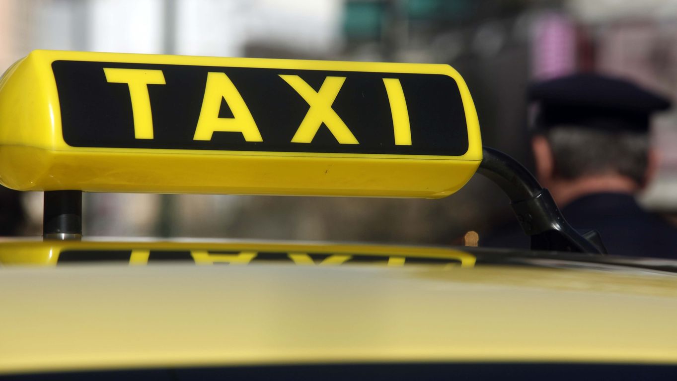 “Green” taxis in Greece: Premium program to plug cabs into socket starts