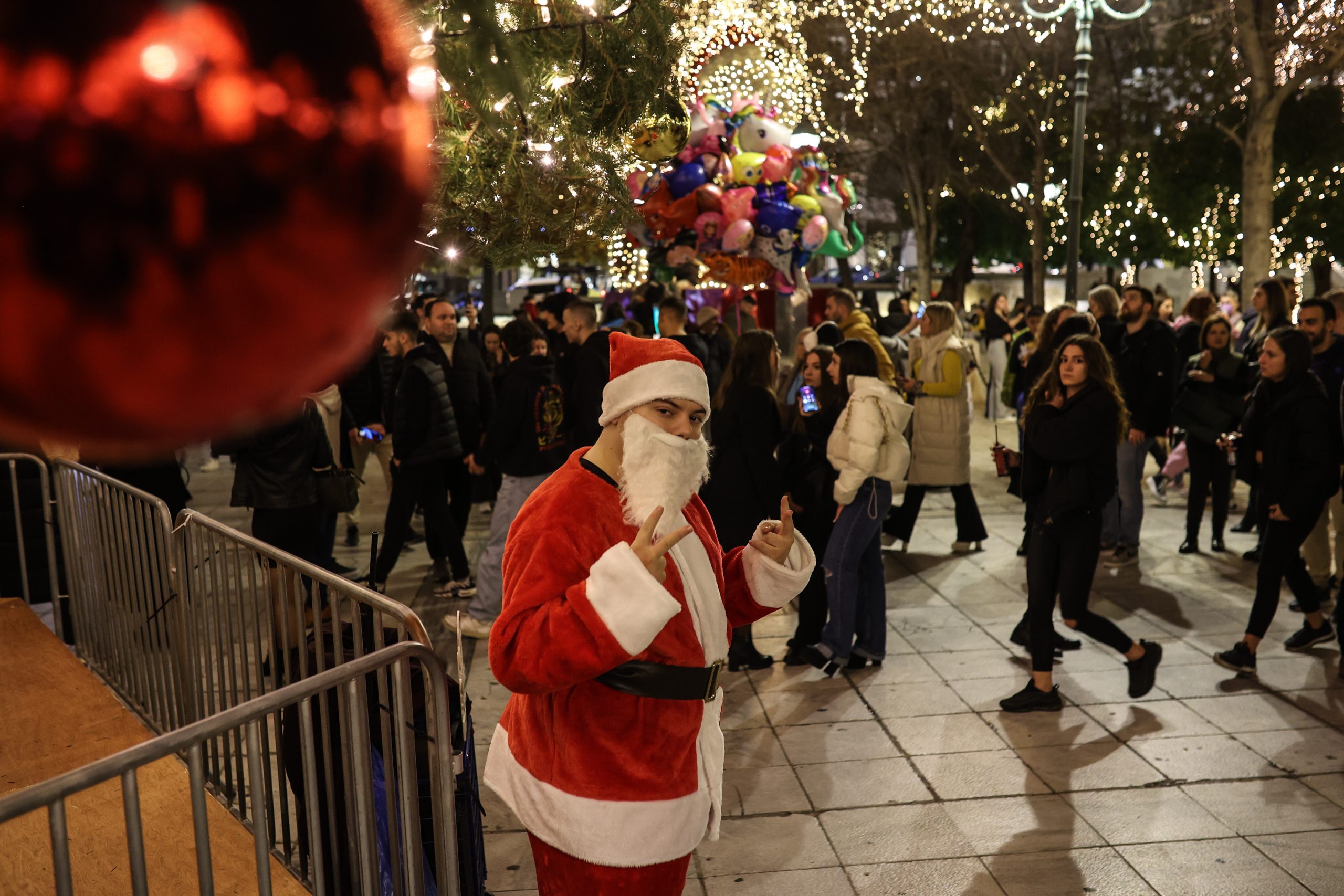 Πώς η ακρίβεια δεν θα «καταπιεί» τα Χριστούγεννα