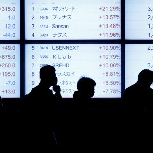 Ασιατικά χρηματιστήρια: Διόρθωση με το βλέμμα στις κεντρικές τράπεζες