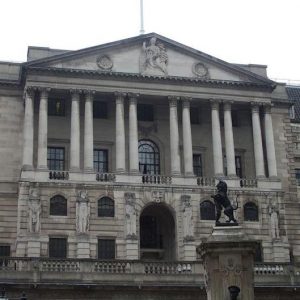 BoE: Αύξηση επιτοκίων κατά 25 μ.β. βλέπουν οι αγορές – Ενισχύεται η στερλίνα