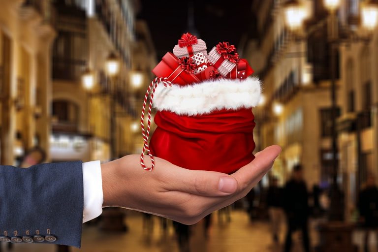 Χριστούγεννα 2023: Ένας στους τρεις Γάλλους φοβάται ότι δεν θα μπορέσει να χαρίσει δώρα