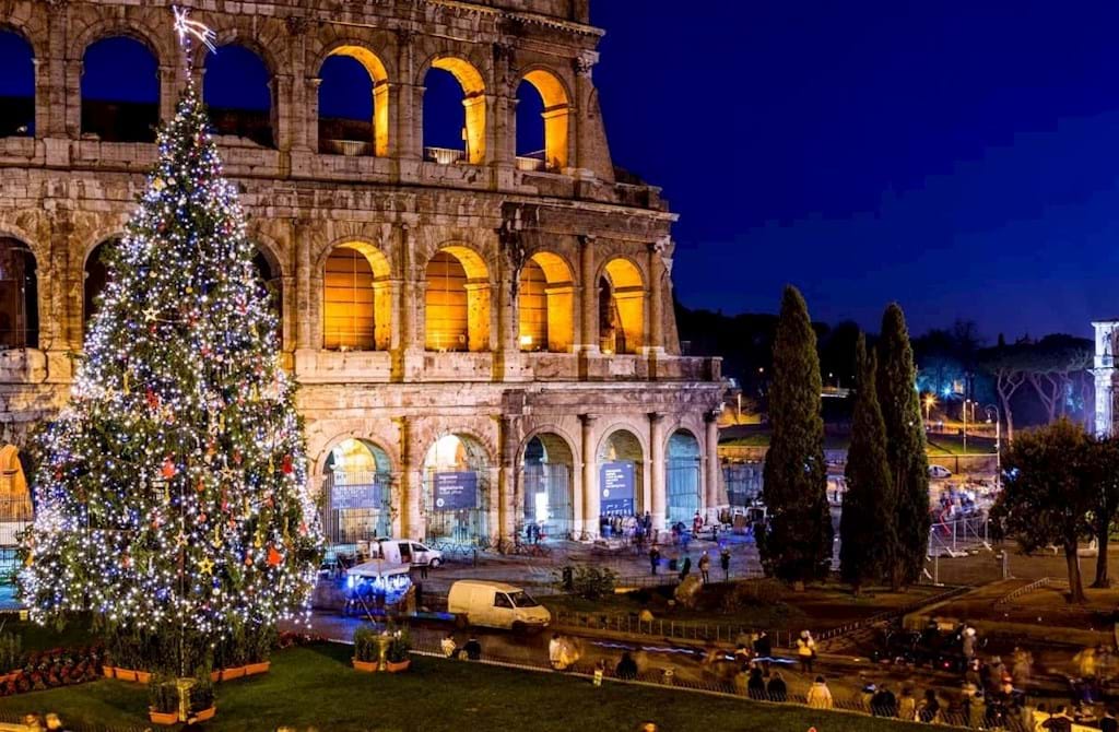 Ιταλία: Πόσα χρήματα θα ξοδέψουν οι Ιταλοί τα φετινά Χριστούγεννα