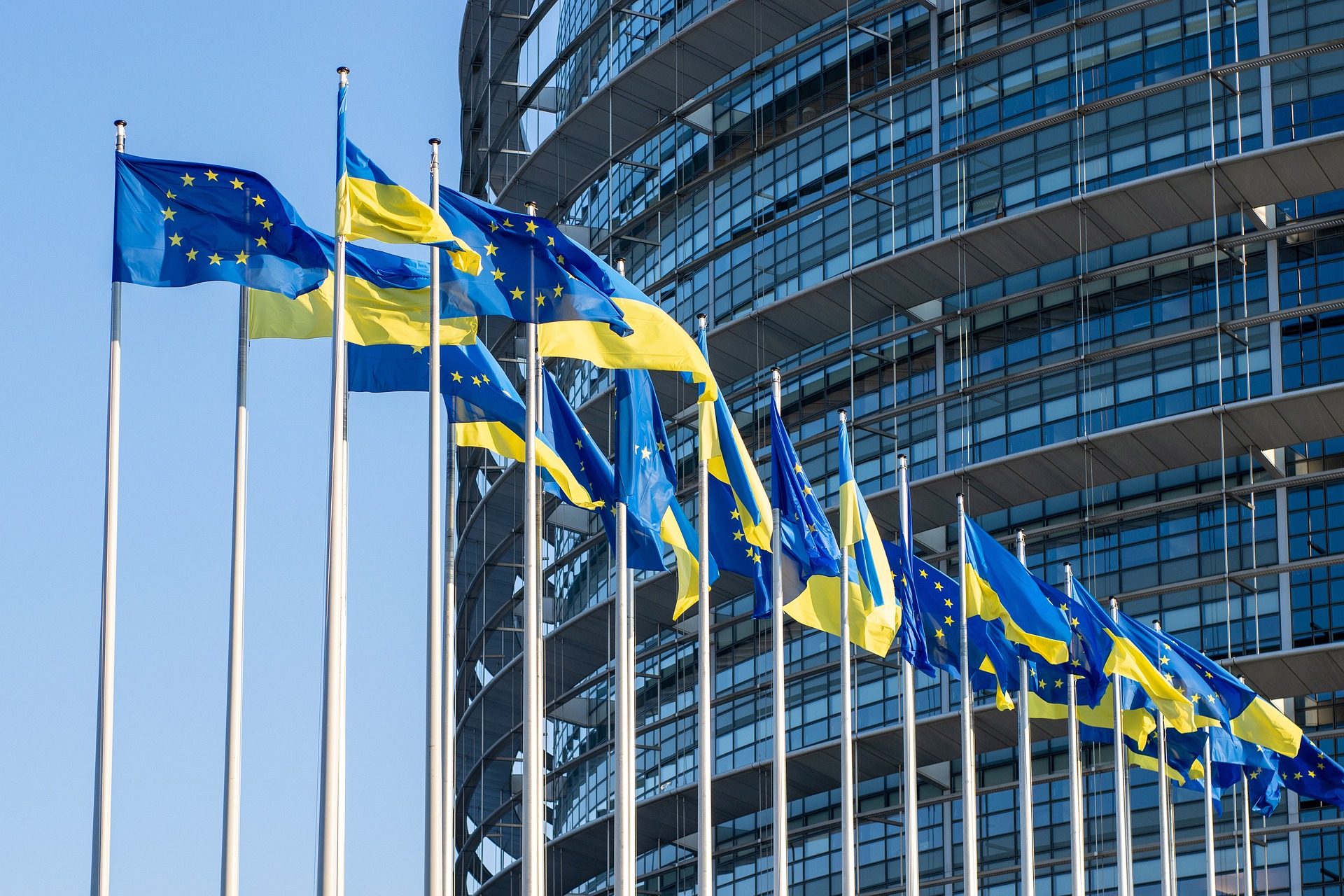 Kiel: Η ΕΕ θα πρέπει να διπλασιάσει τη βοήθειά της προς το Κίεβο