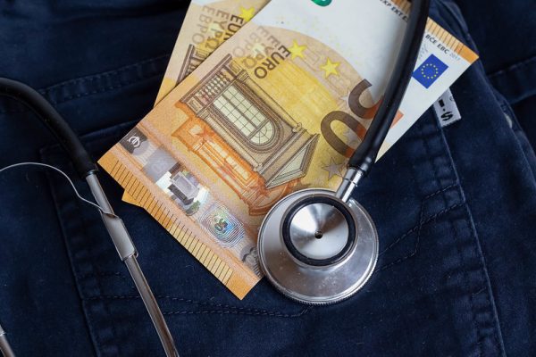 Υγεία: Kαταστροφικές δαπάνες στους ασθενείς για αγορά φαρμάκων