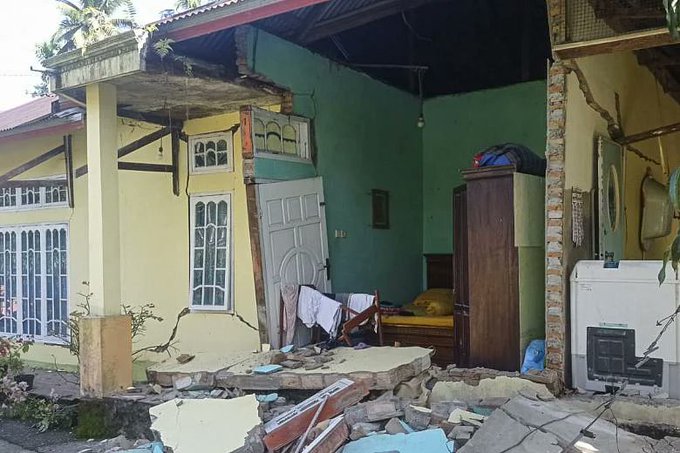Ινδονησία: Σεισμός 6,1 Ρίχτερ συγκλόνισε τη Δυτική Ιάβα – Ευτυχώς δεν υπάρχει κίνδυνος για τσουνάμι