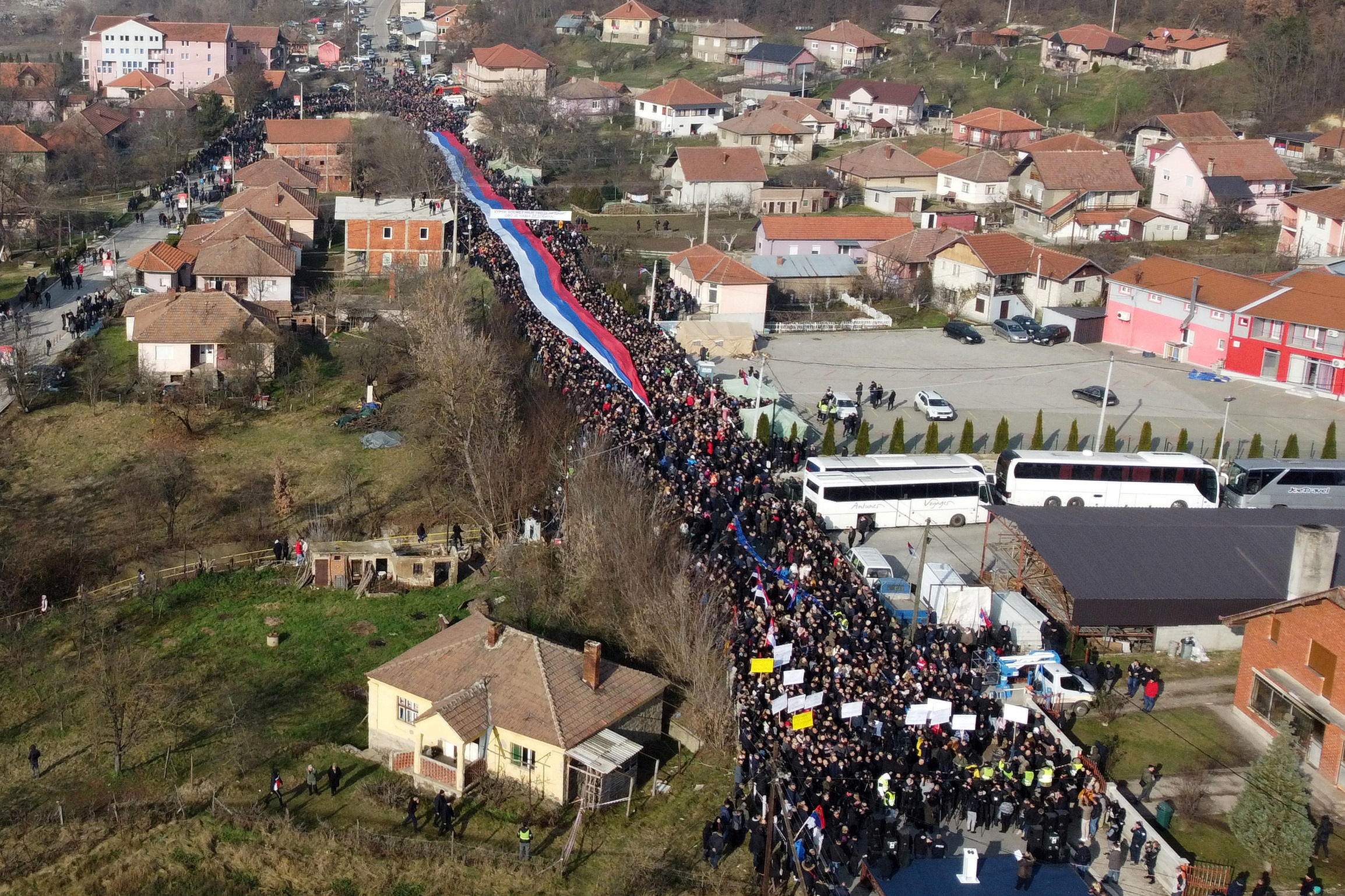 Σερβία: Ενισχύει τη στρατιωτική παρουσία στα σύνορα με το Κόσοβο