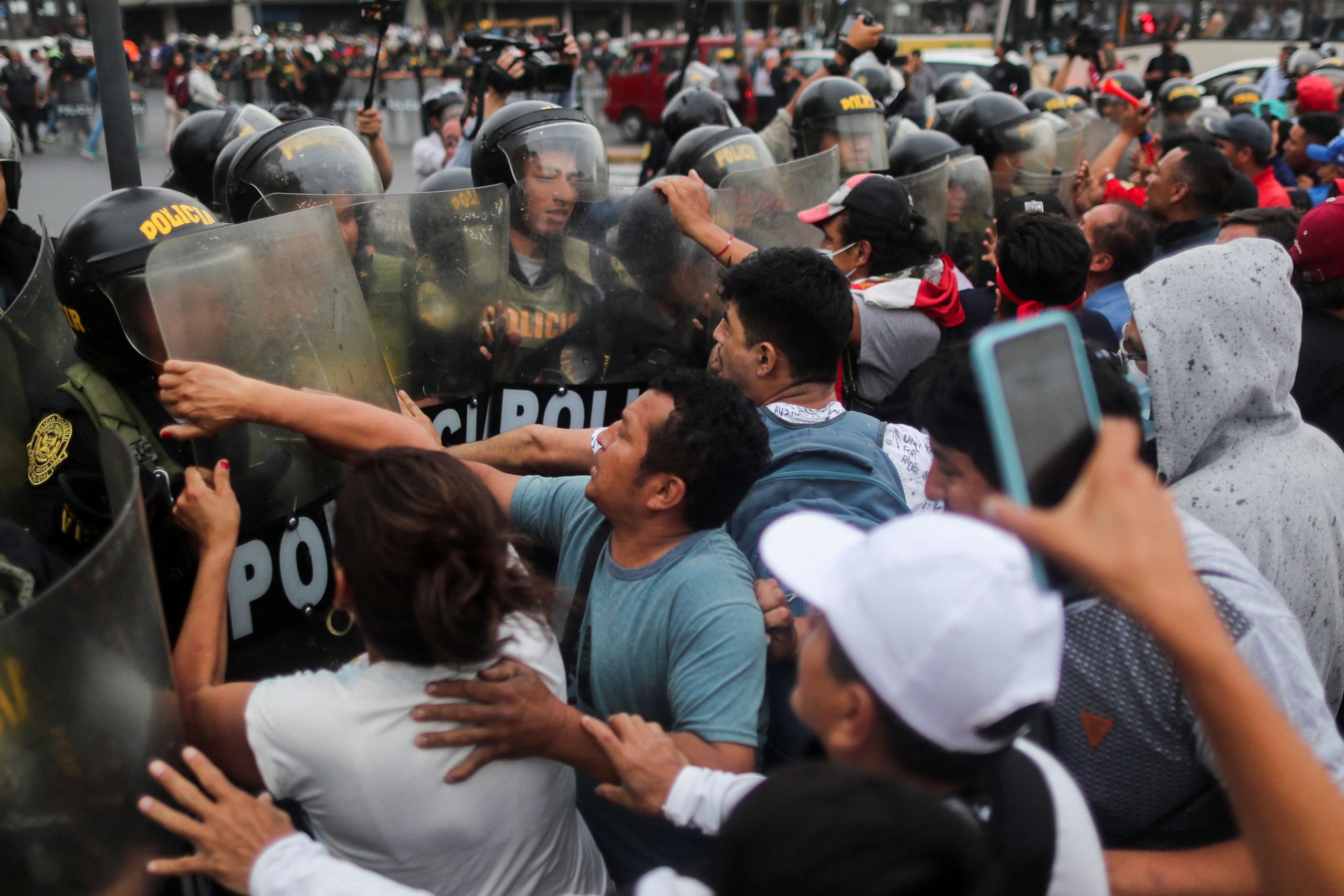 Περού: Καταψηφίστηκε η πρόταση για πρόωρες εκλογές, συνεχίζονται οι ταραχές