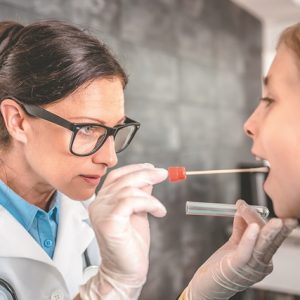 Στρεπτόκοκκος: Τρεις θάνατοι παιδιών – Ποια συμπτώματα πρέπει να ανησυχήσουν τους γονείς