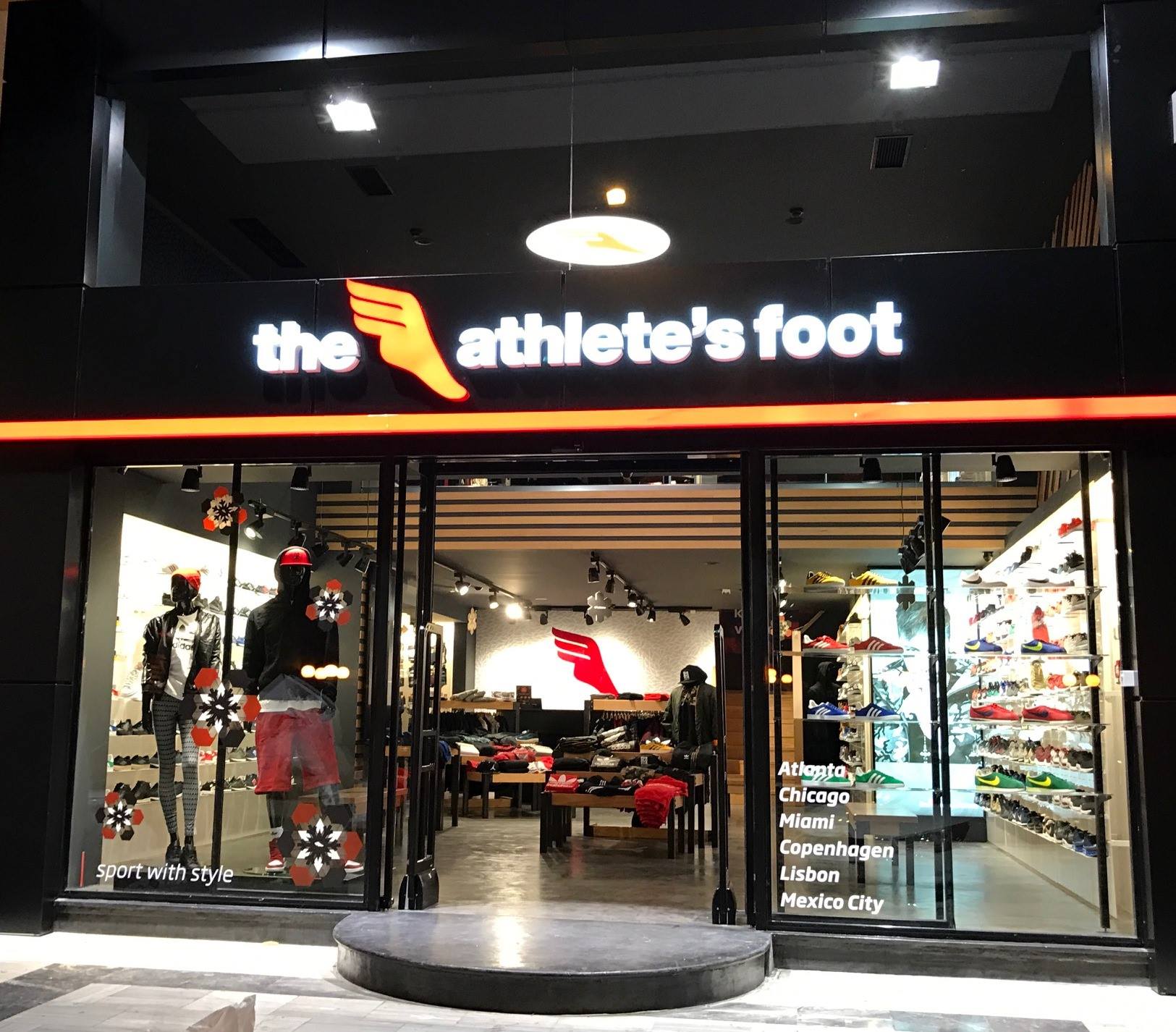 Fourlis: Η προδιαγεγραμμένη πώληση της αλυσίδας The Athlete’s Foot, η Nike και ο ανταγωνισμός