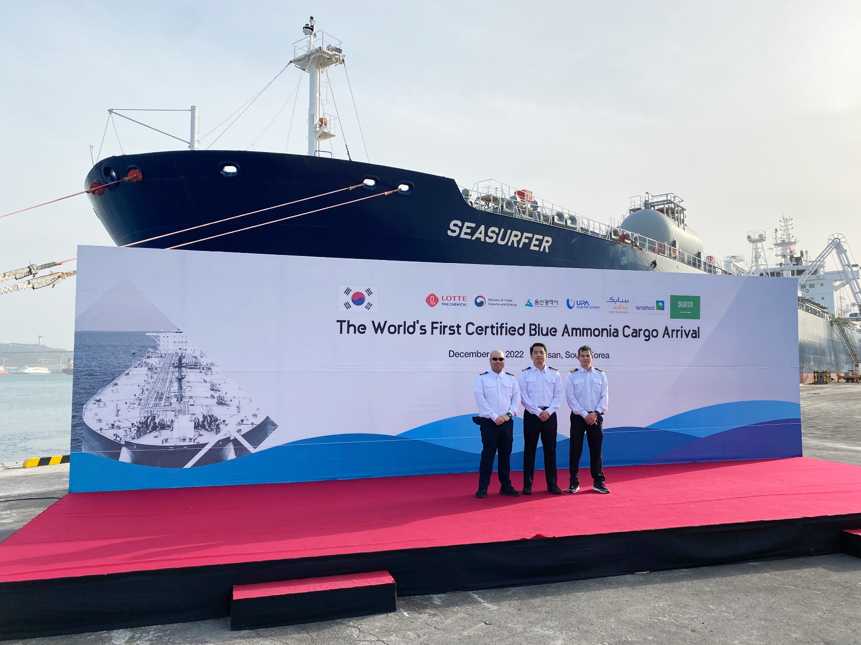 Thenamaris’ SEASURFER delivers world’s first cargo of blue ammonia
