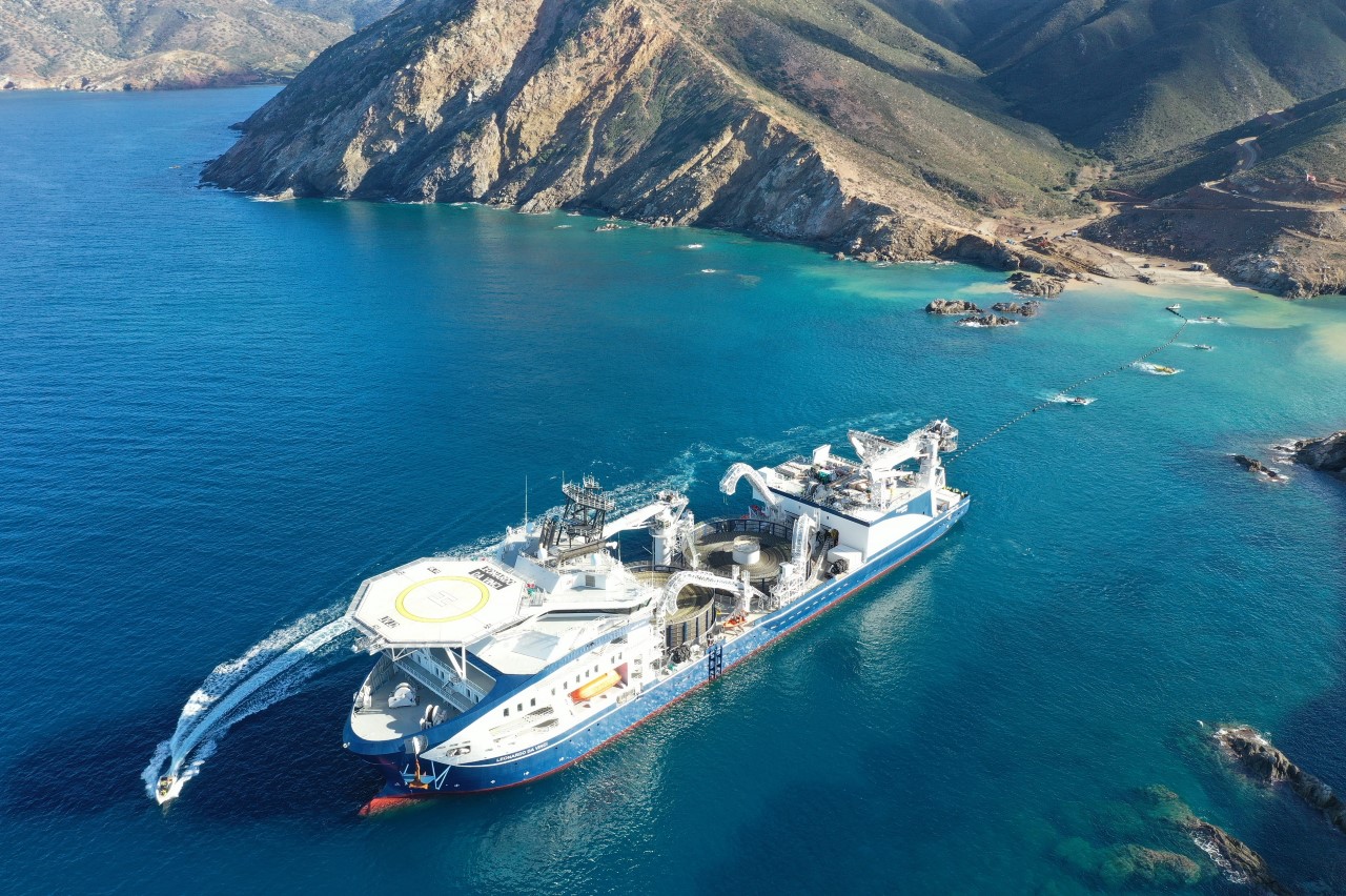 Crete connect with Attica through 335 km of electric cable