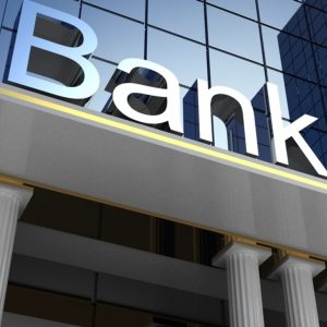 Τραπεζίτες: Iσχυρές οι τράπεζες, αλλά καμπανάκι για αύξηση επιτοκίων και κόκκινα δάνεια