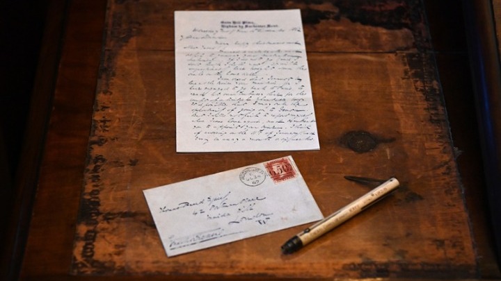 Βρετανία: Επιστολές του Ντίκενς αποσύρθηκαν από δημοπρασία επειδή αποδείχθηκαν πλαστές