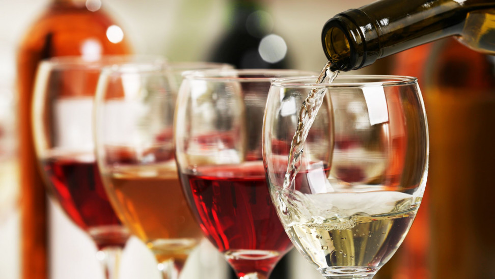 Γαλλία: Ο υψηλός πληθωρισμός εκτινάσσει τις εξαγωγές κρασιού