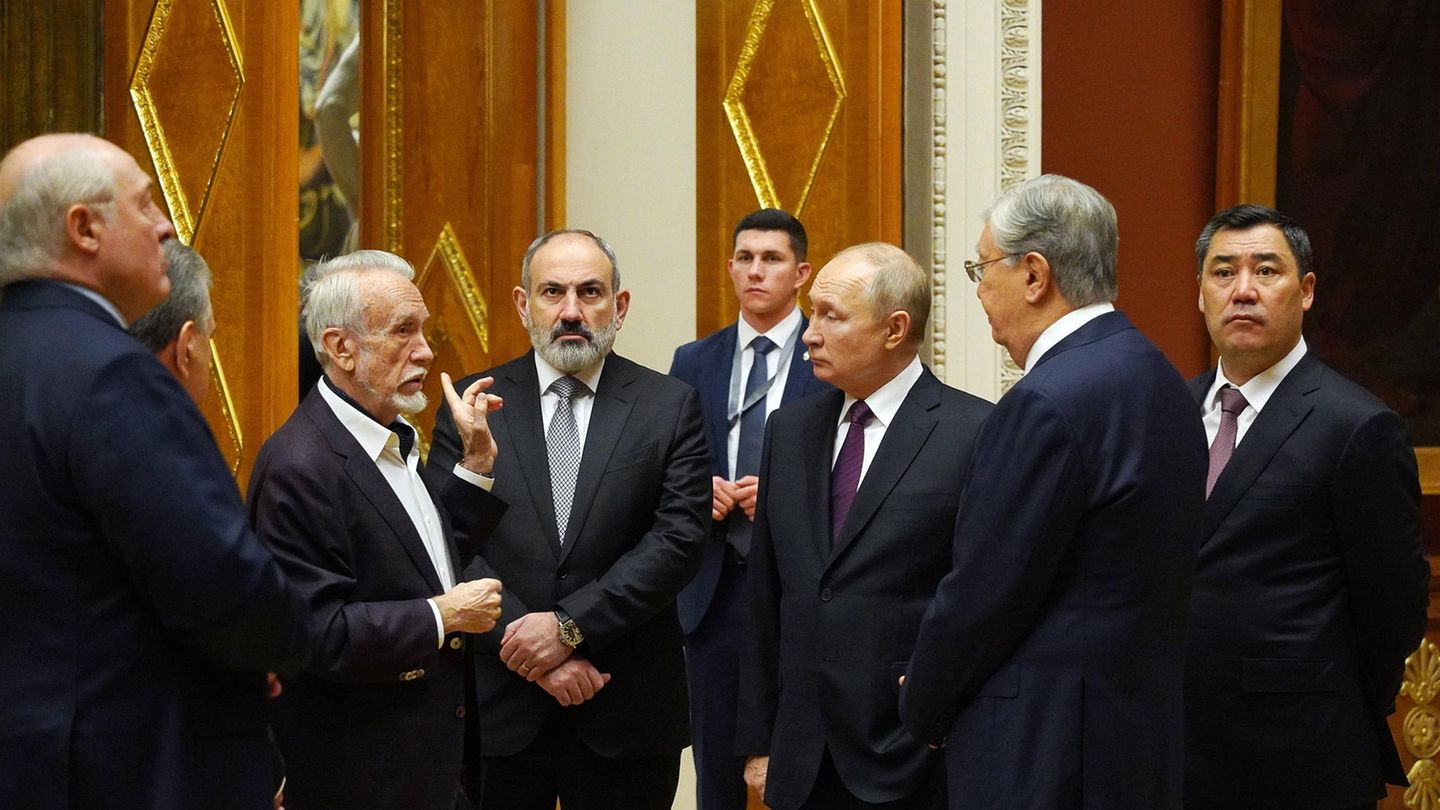 Πούτιν: Σάουρον ή Γκόλουμ; Τα 8+1 δαχτυλίδια στη «συντροφιά» του ρώσου προέδρου